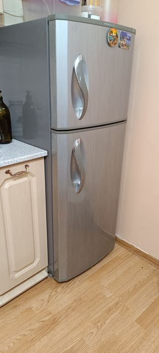 Холодильник двухкамерный