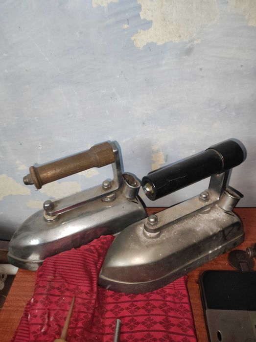 Електрическа ретро ютия