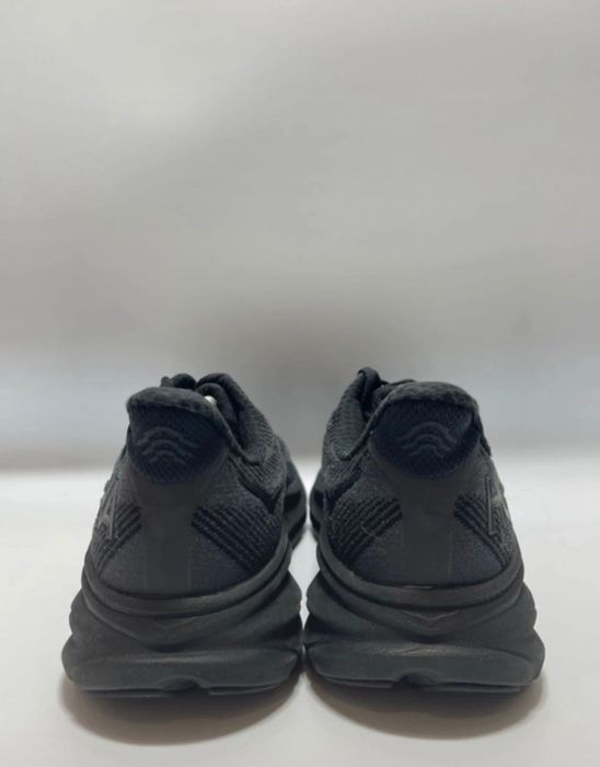 Vând papuci Hoka mărime 42