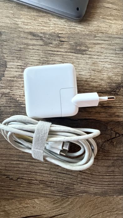 Macbook Air 13.3; M1, 8гб, 256 гб