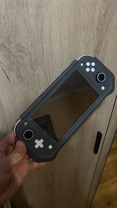 Nintendo Switch Lite Grey – отлично състояние + много аксесоари Orzly + Micro SD 64GB (A2/ u10)