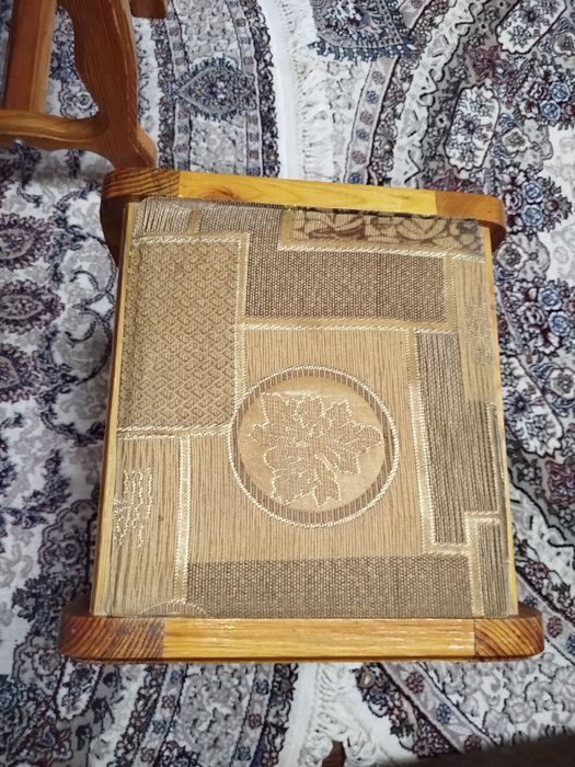 Кухонный стол и стулья