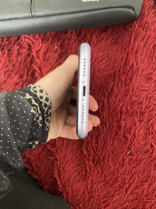 Продам Айфон 11 в хорошем соотояние