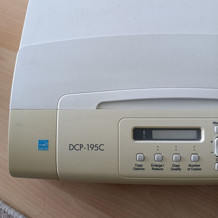 Продавам принтер,скенер и копирна машина brother dcp 195c