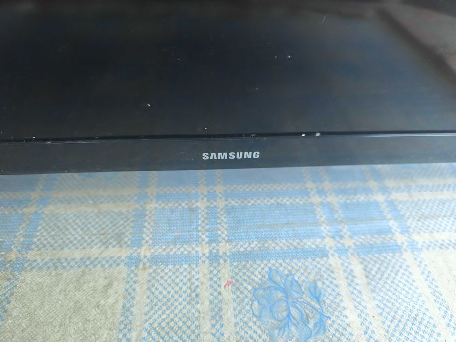 TV led Samsung HD diag. 82 cm cu ecran spart