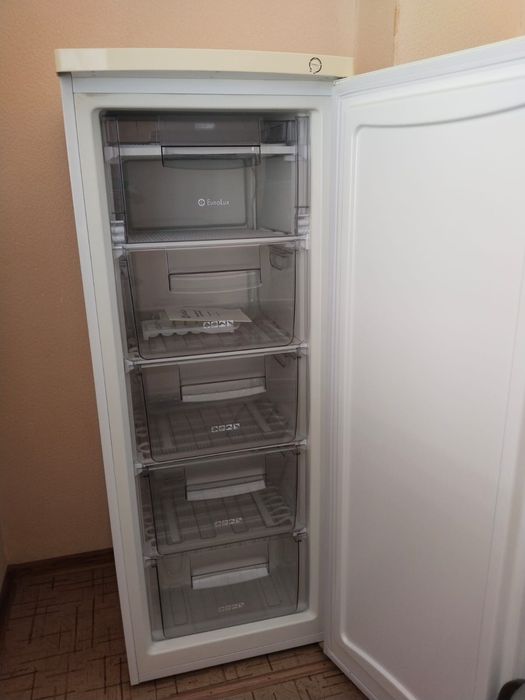 Продам морозильник