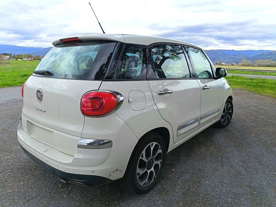 Продавам Fiat 500L в отлично техническо и визуално състояние