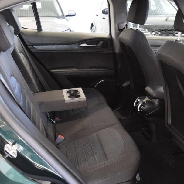 Салон за Alfa Stelvio / Седалки/ Кори Alfa Romeo