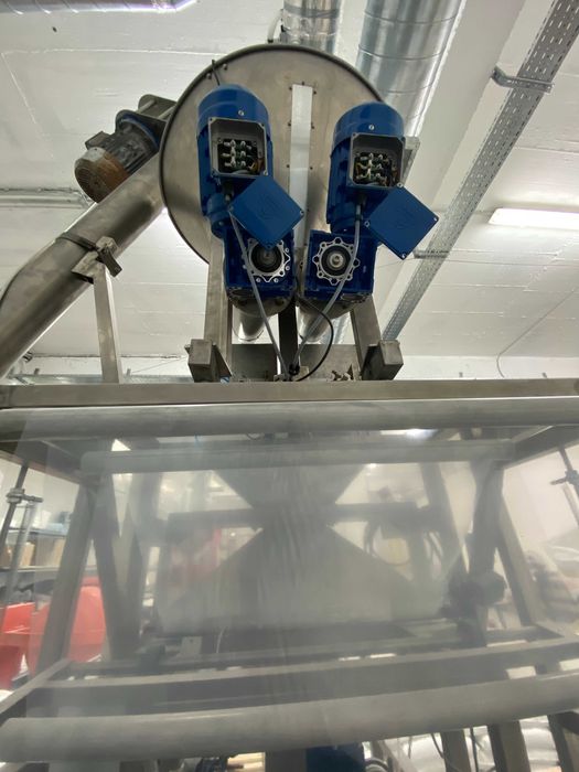 Mашина за дозиране и опаковане на насипни продукти, тегловна