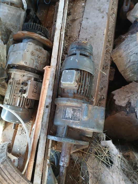 Motoare trifazice cu reductor