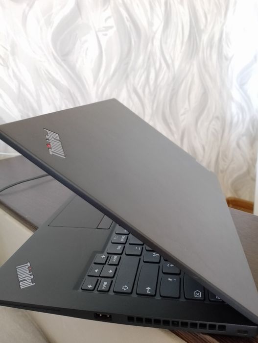 Lenovo ThinkPad T14s Gen 2i с Intel Core i7 процесор, 32 GB RAM и 512 GB SSD