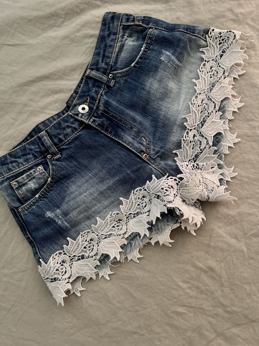 Pantaloni scurți cu broderie Turcia