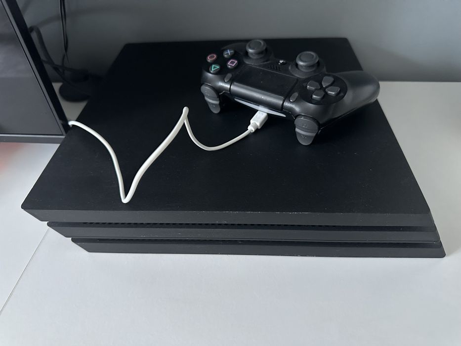 PlayStation 4 Pro, curatat recent