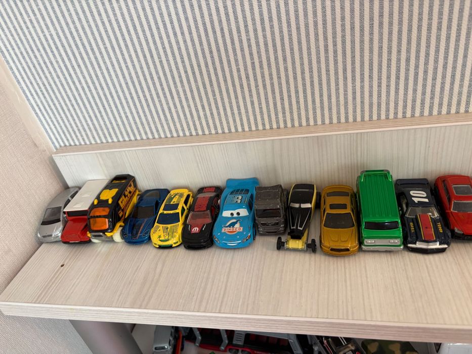 Метални колички предимно hot wheels и други