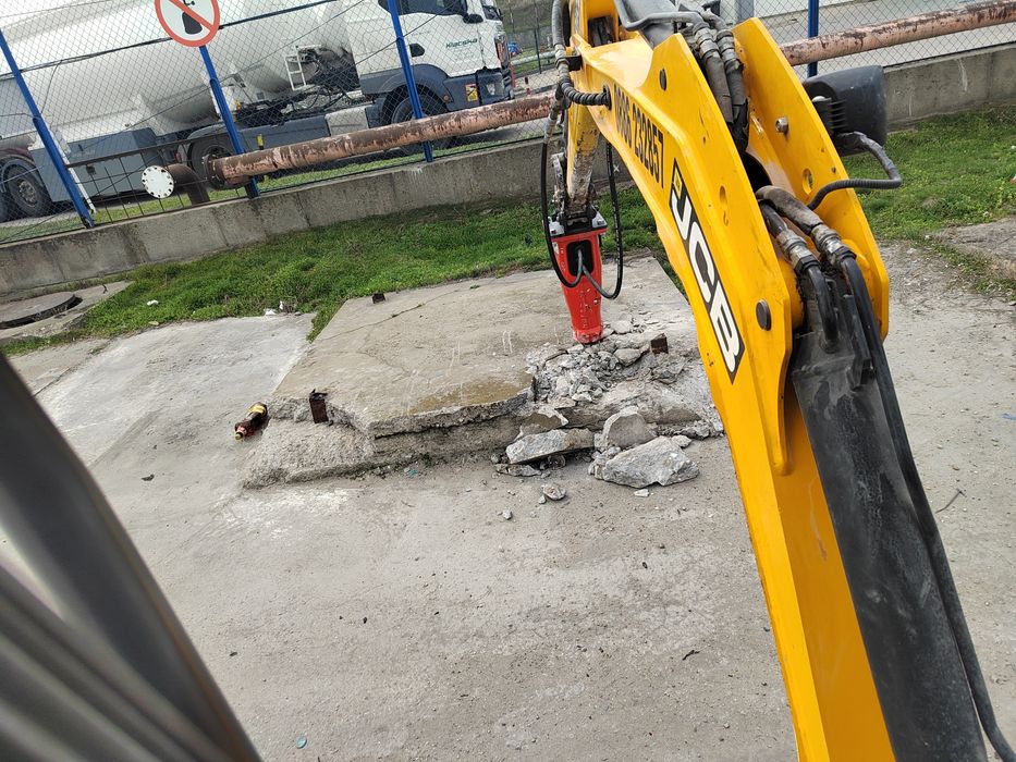 Услуги с хидравличен чук багер