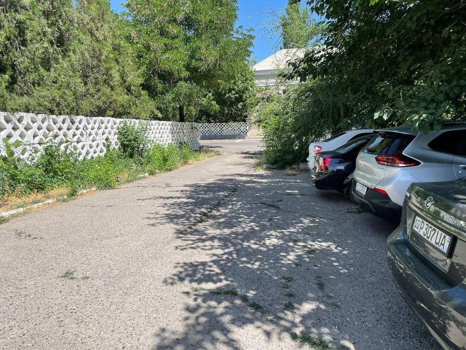 Продается 21 сотки в центре Чирчика, ор: парк Химиков-Kimyogar