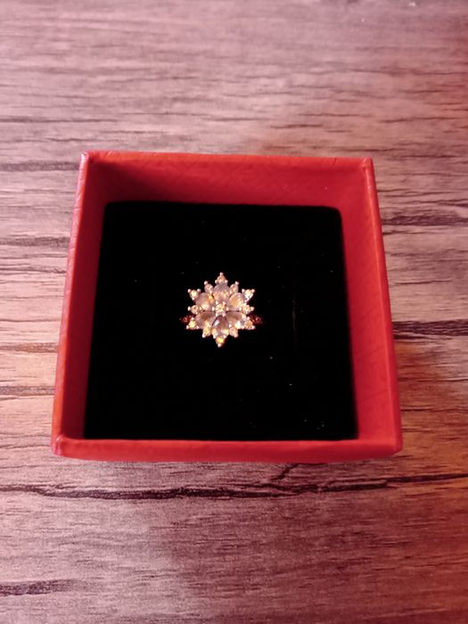 Kumush uzuk ayollar uchun