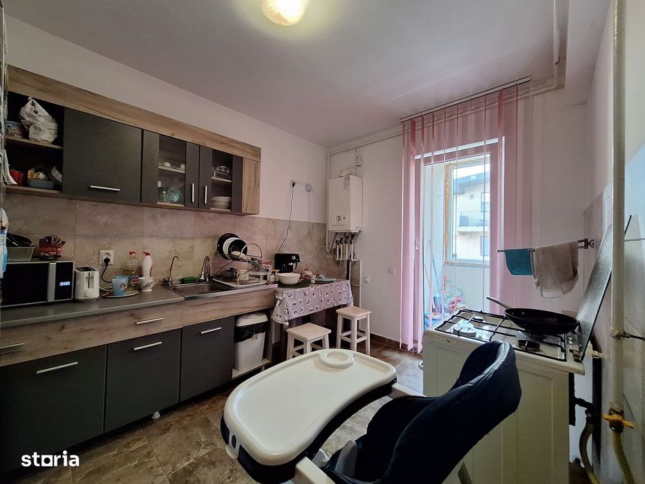 Apartament decomandat, 61 mp, 2 balcoane, zona Eroilor — fotografia 3