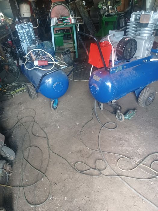 Două compresoare, butelii de 140 litri, motoare trifazate de 3 și 4 KW