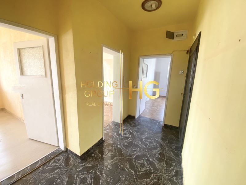 Продава се Четиристаен апартамент в Варна, Окръжна болница - 126 кв.м за 1584 €/кв.м - Снимка #1