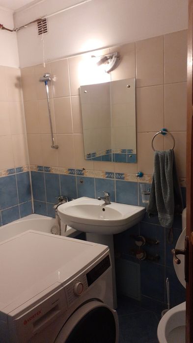 Inchiriez garsoniera ploiesti ( democratiei , sala doroftei)