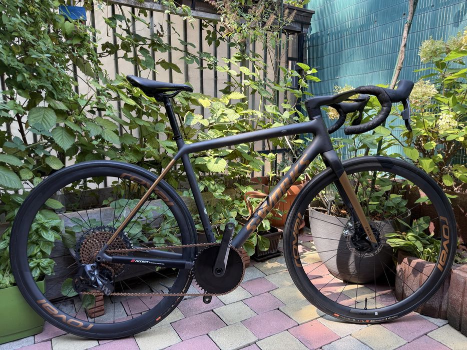 Cursiera Specialized S-Works viteza, confort, ideala atat pe plat cat si la urcari abrupte. Full carbon, 6,85kg