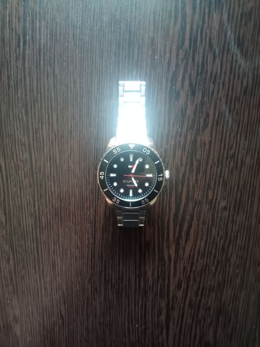 Продам срочно часы tommy Hilfiger мужские