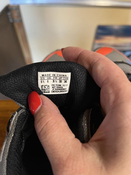 Маратонки Adidas унисекс номер 39