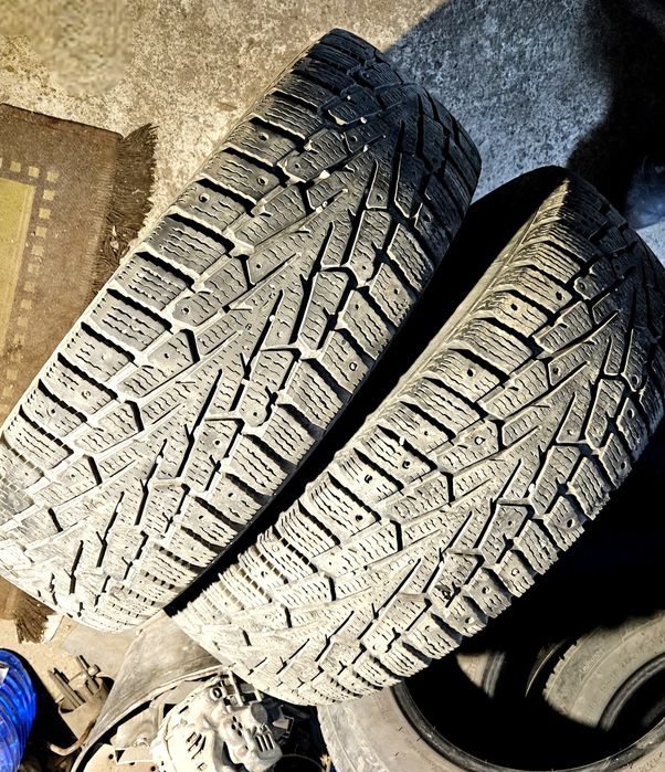 Шины б/у две штуки