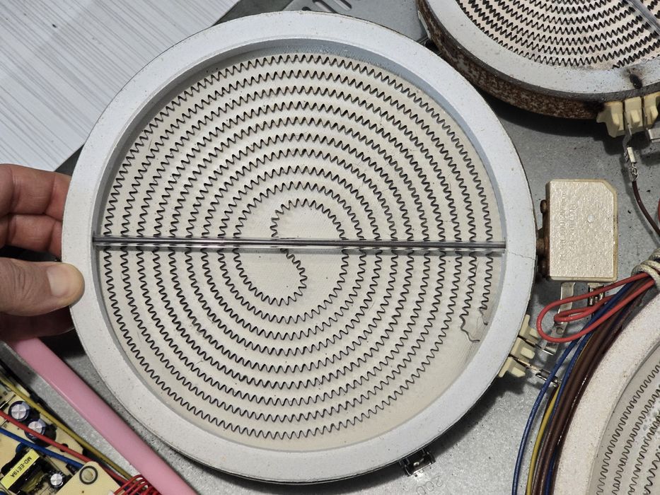 Керамичен плот за вграждане – за части (нагреватели + платки + кабели)