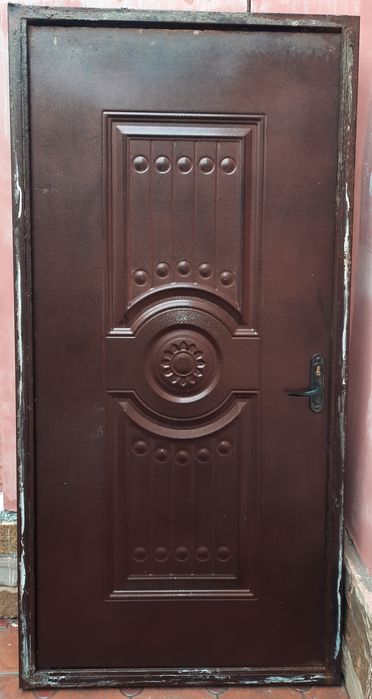 Срочно продам железную дверь