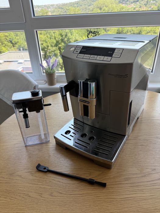 Продавам кафеавтомат De’Longhi PrimaDonna De Luxe S