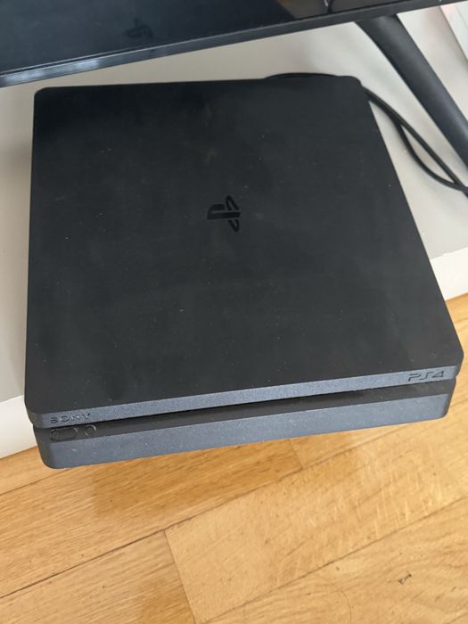 Ps4 folosit doar 6 luni