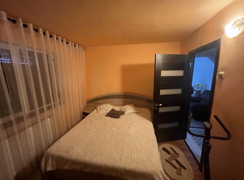 Vând apartament 3 camere in Berca