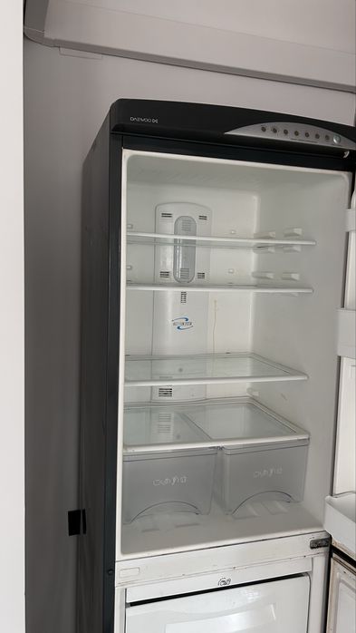 Хладилник с фризер Daewoo
