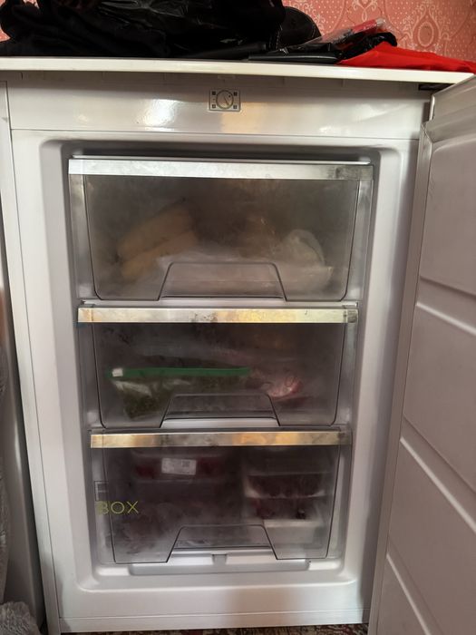 Продам Морозилка Midea