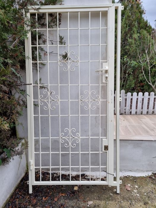 Желязна врата решетка