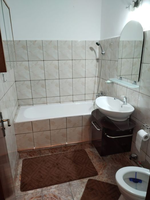 Închiriez apartament două camere
