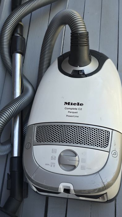 Прахосмукачка Miele Complete C2