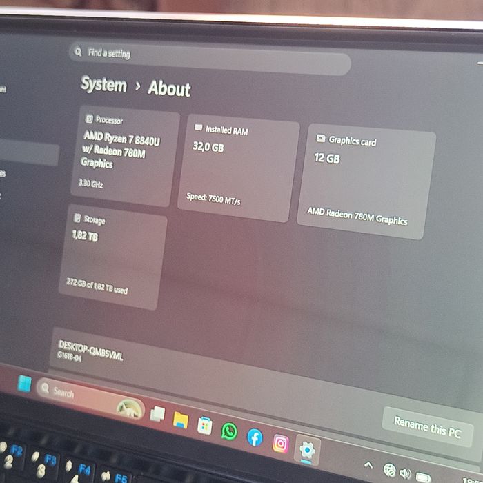 Laptop consola - GPD - Ryzen 7 - 8000serie - 32GB - 2TB