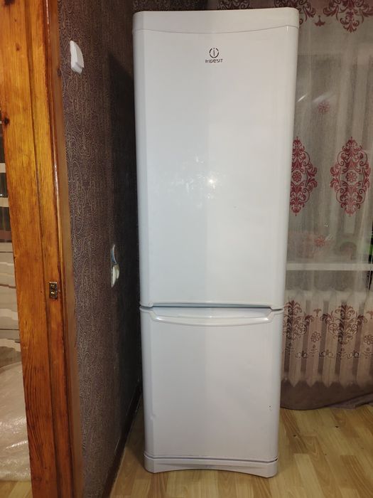 Холодильник Indesit