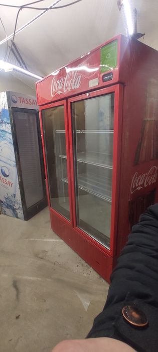 Холодильник двухдверный стеклянный