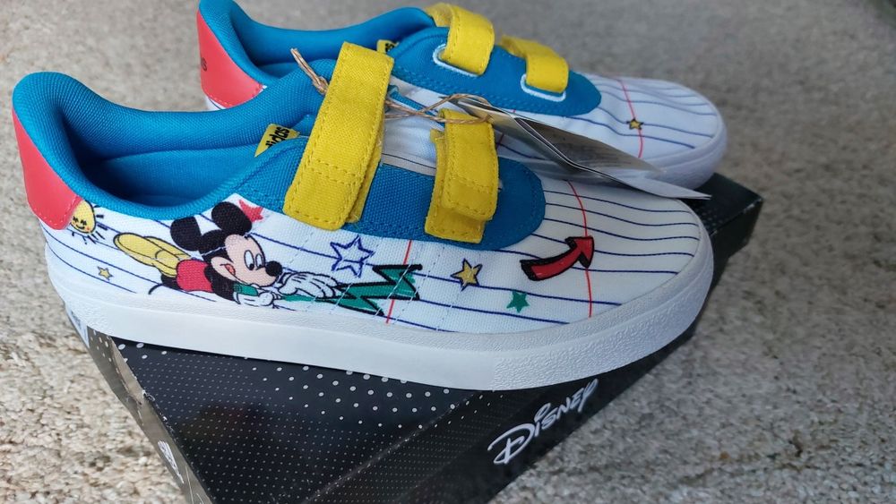 Adidași Adidas Vulc Raid3R Mickey Mărime 35/22 cm interior.
