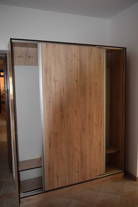 Продается шкаф-купе, тумба прикроватная, кровати