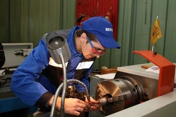 Токарные услуги фрезеровка