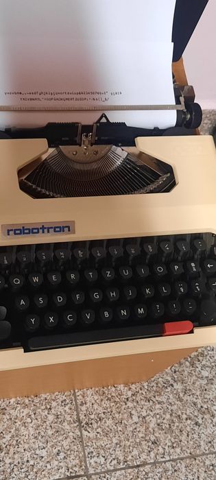 Mașină de scris Robotron diacritice românești