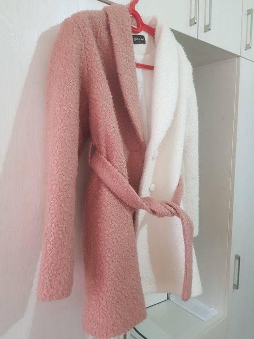 Полупальтишко  букле
Состояние отличное
Размер 42
Звоните по телефону