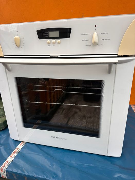 Cuptor alb incorporabil