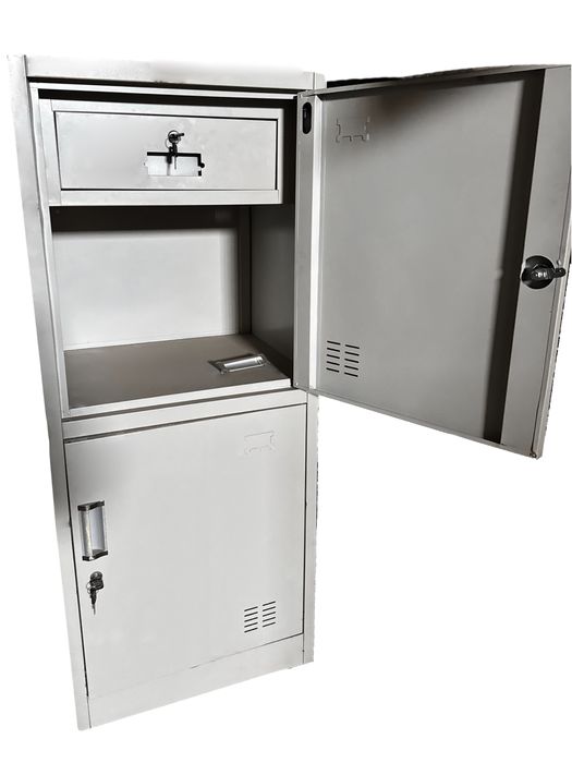 Картотечный металлический шкаф