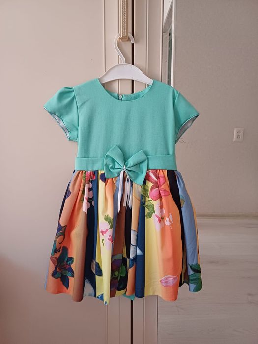 Продам платья на девочку